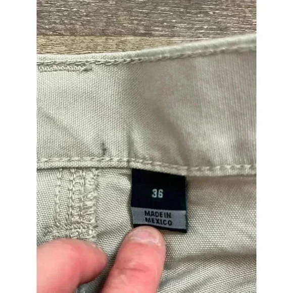 Carhartt Men's 36 Cargo Shorts Canvas Utility 10" Inseam Tan Loose Fit Workwear - Picture 3 of 10